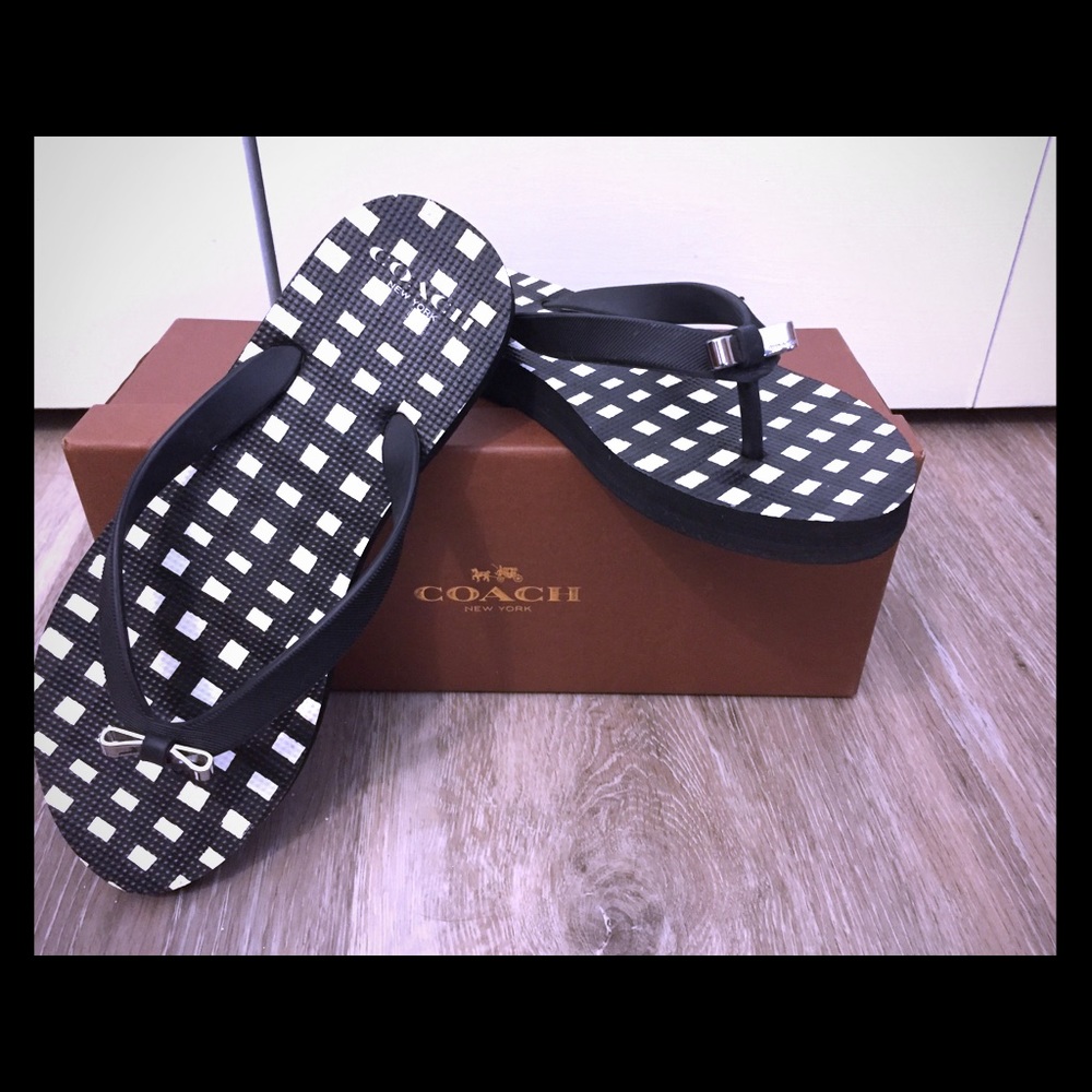 COACH FlipFlops sz 5 M